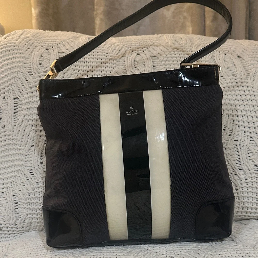 Gucci Black and Cream Shoulder Bag - Picture 2 of 16
